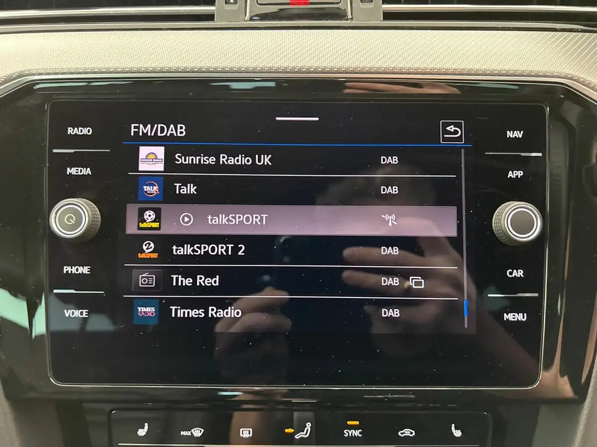 2023-volkswagen-passat-20tdi-r-line-big-17