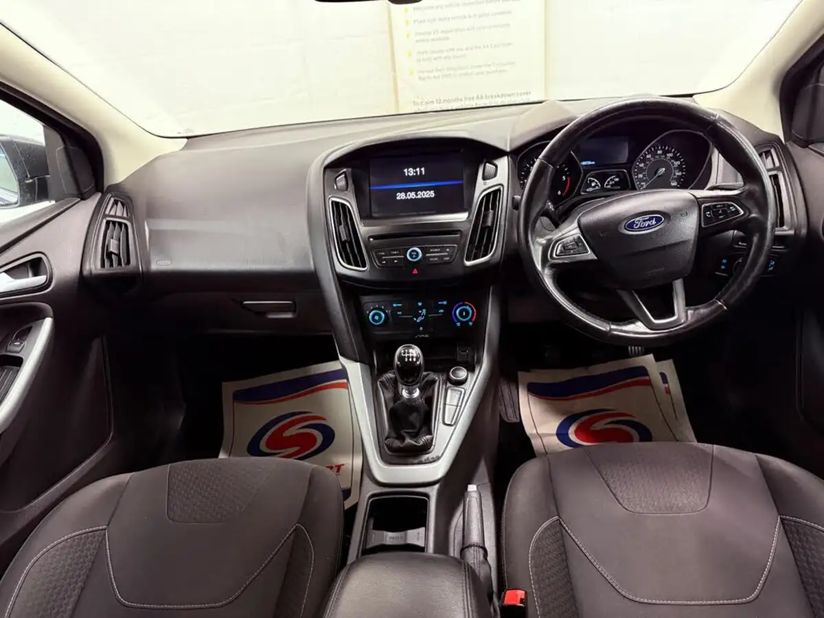 2015-ford-focus-15tdci-zetec-120ps-hatchback-big-10