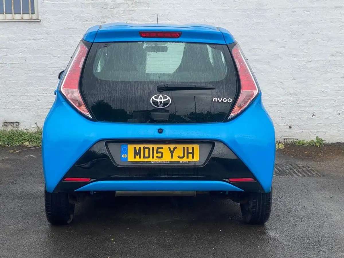 2015-toyota-aygo-10-vvt-i-x-cite-2-68bhp-x-tra-convenience-5d-big-10