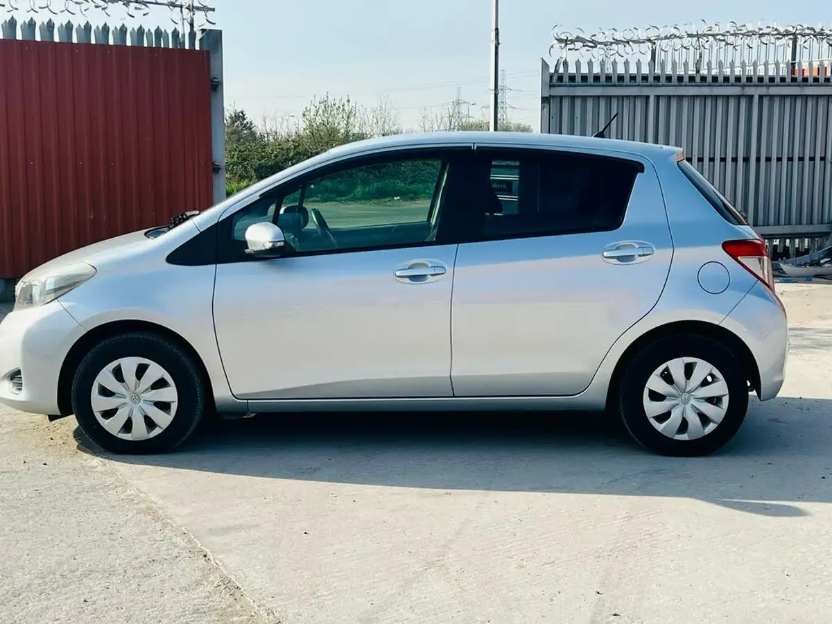 2013-toyota-yaris-big-7