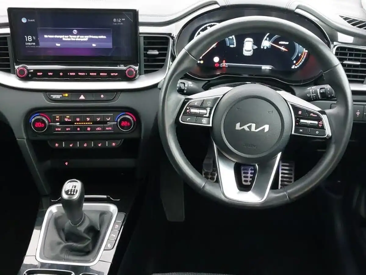 2022-kia-xceed-15-t-gdi-4-big-9