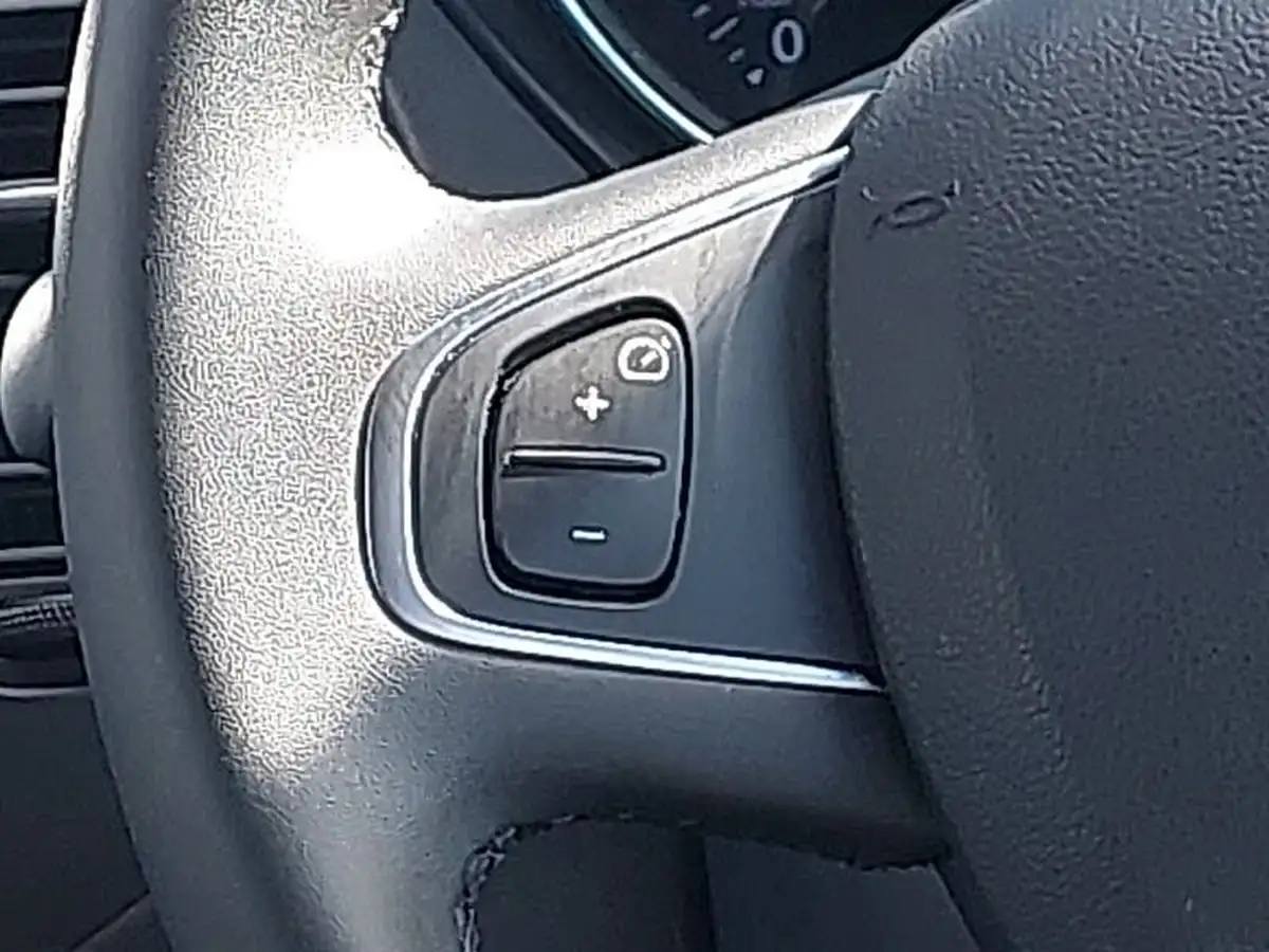 2018-renault-captur-09-tce-iconic-big-9