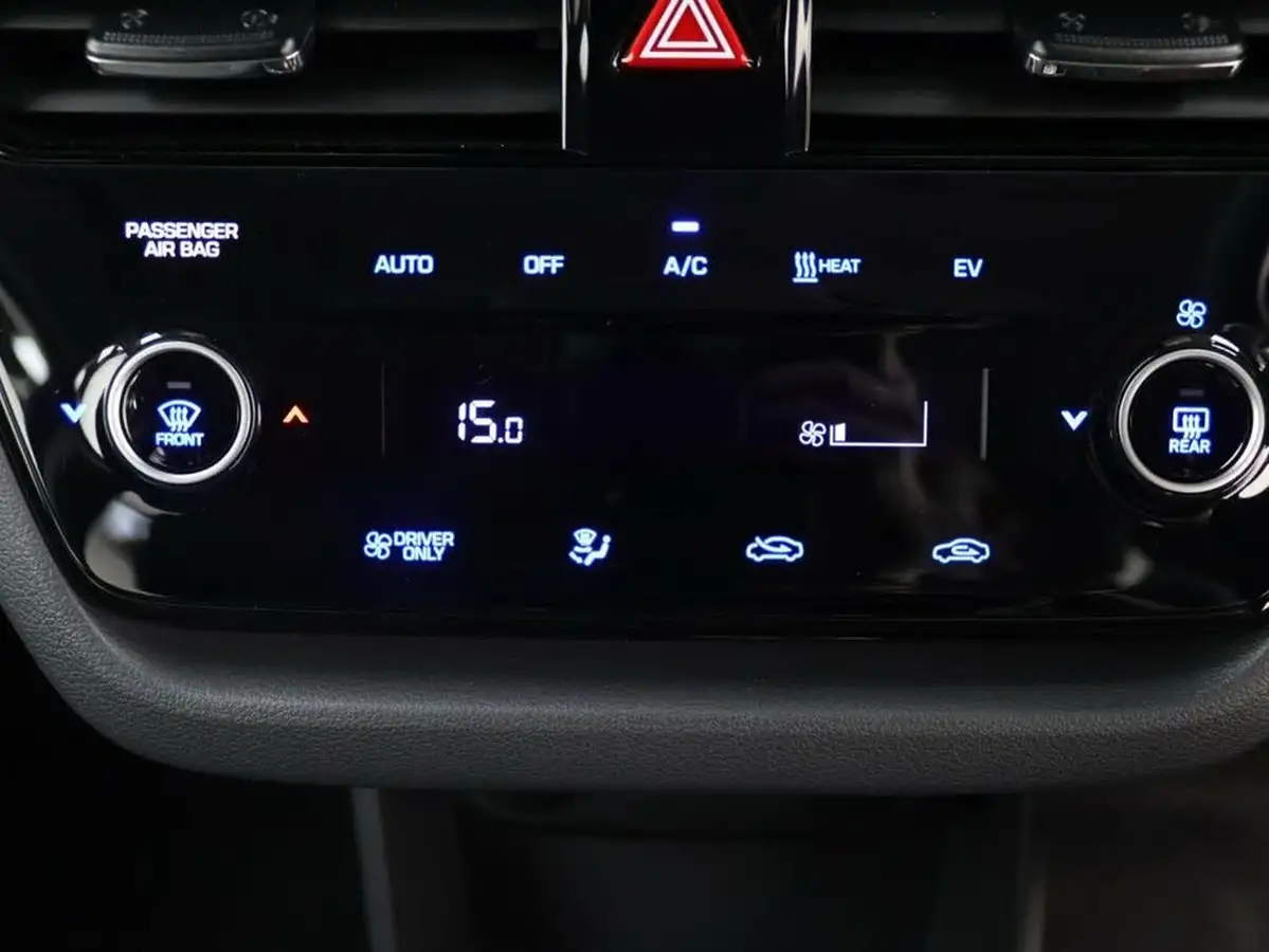 2022-hyundai-ioniq-e-premium-se-electric-big-15