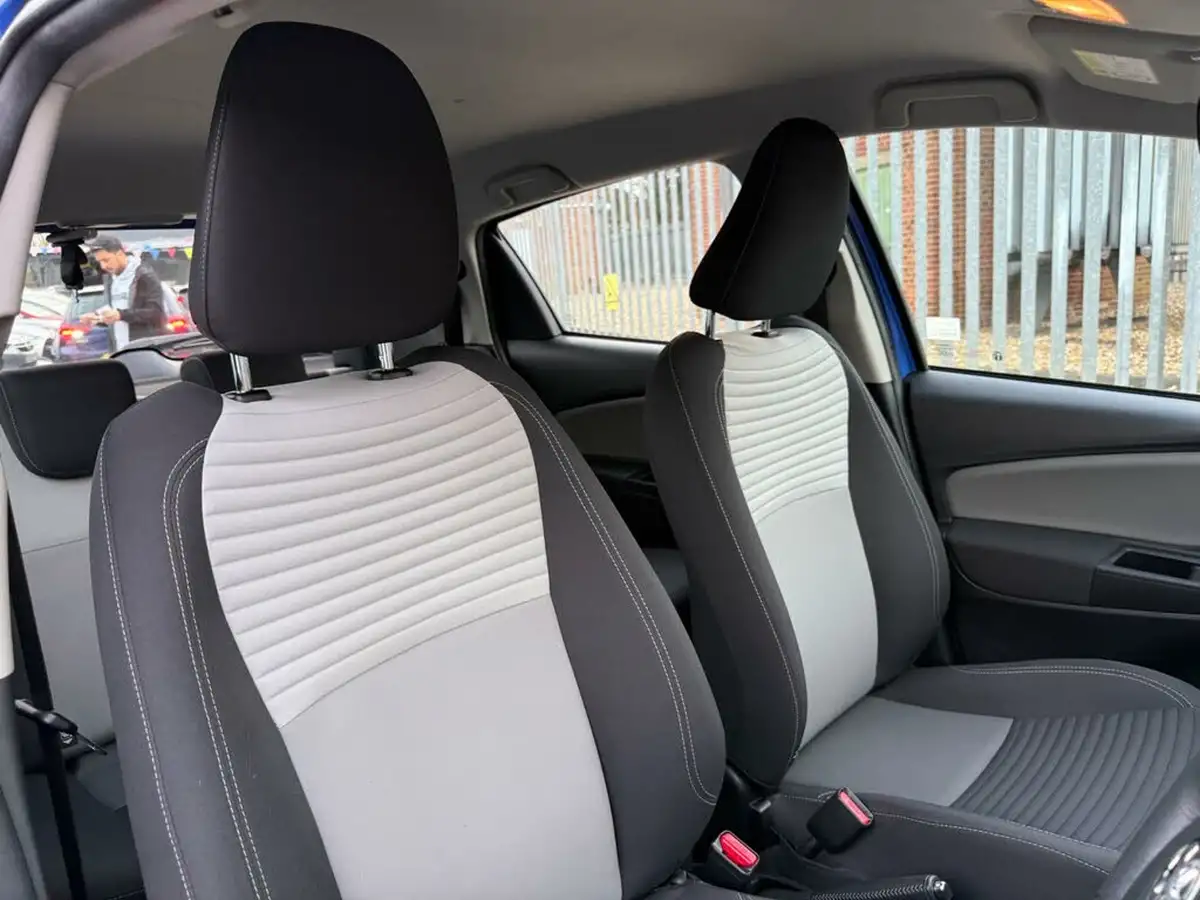 2018-toyota-yaris-15-vvt-i-icon-tech-98bhp-hybrid-1497cc-e-cvt-big-30
