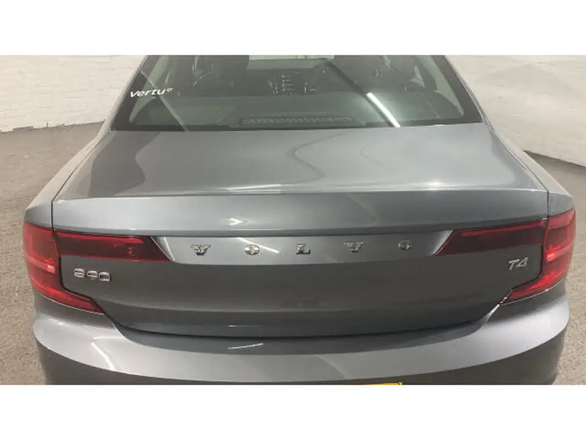 2019-volvo-s90-20-t4-momentum-big-40