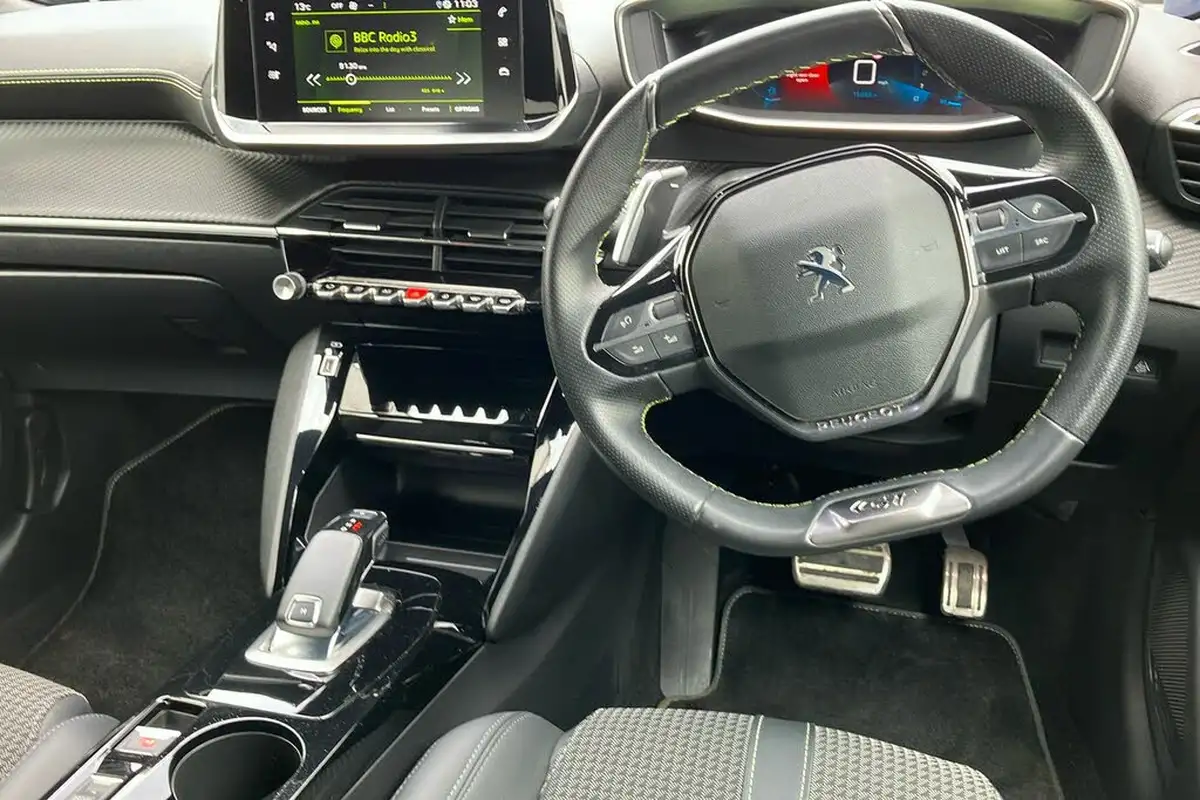 2020-peugeot-208-12-puretech-gt-line-130bhp-eat8-big-10