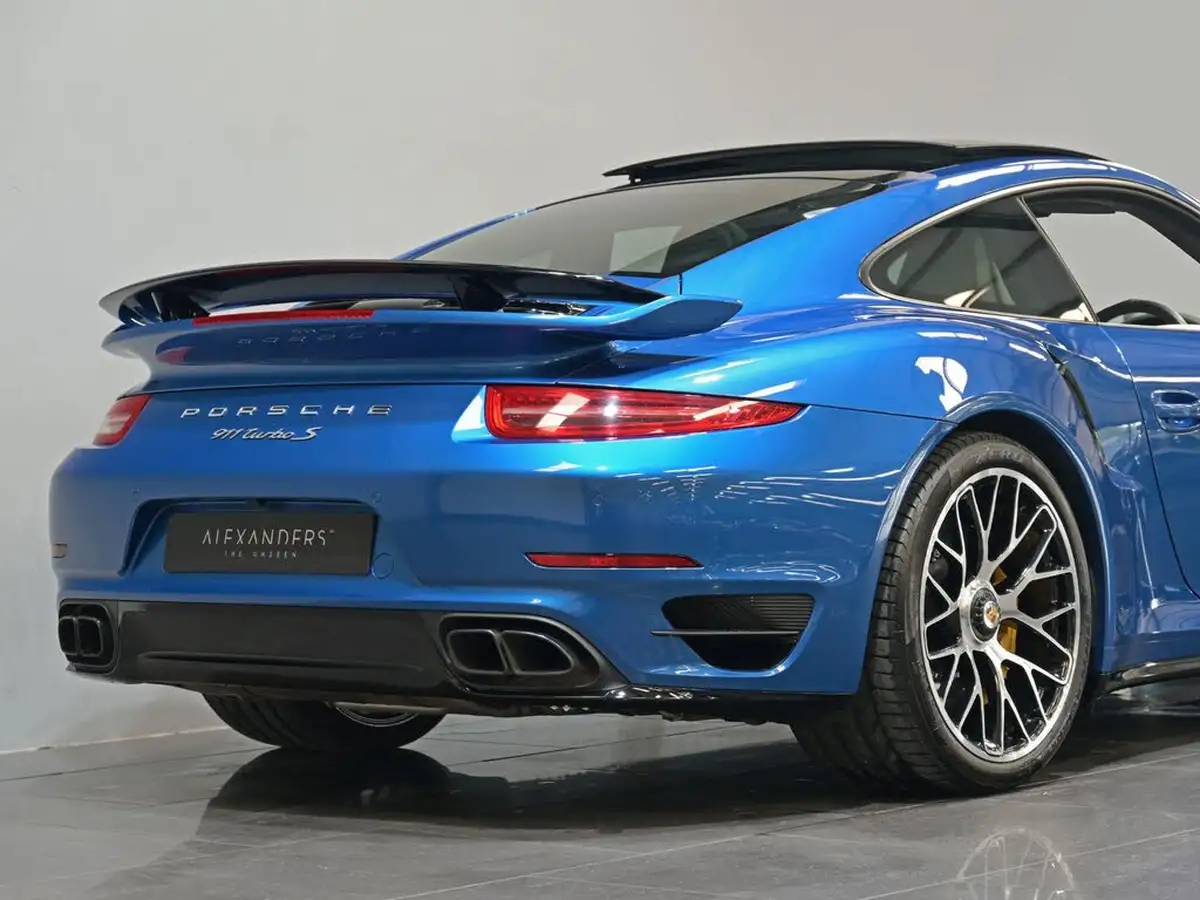 2015-porsche-911-38-turbo-s-coupe-big-25
