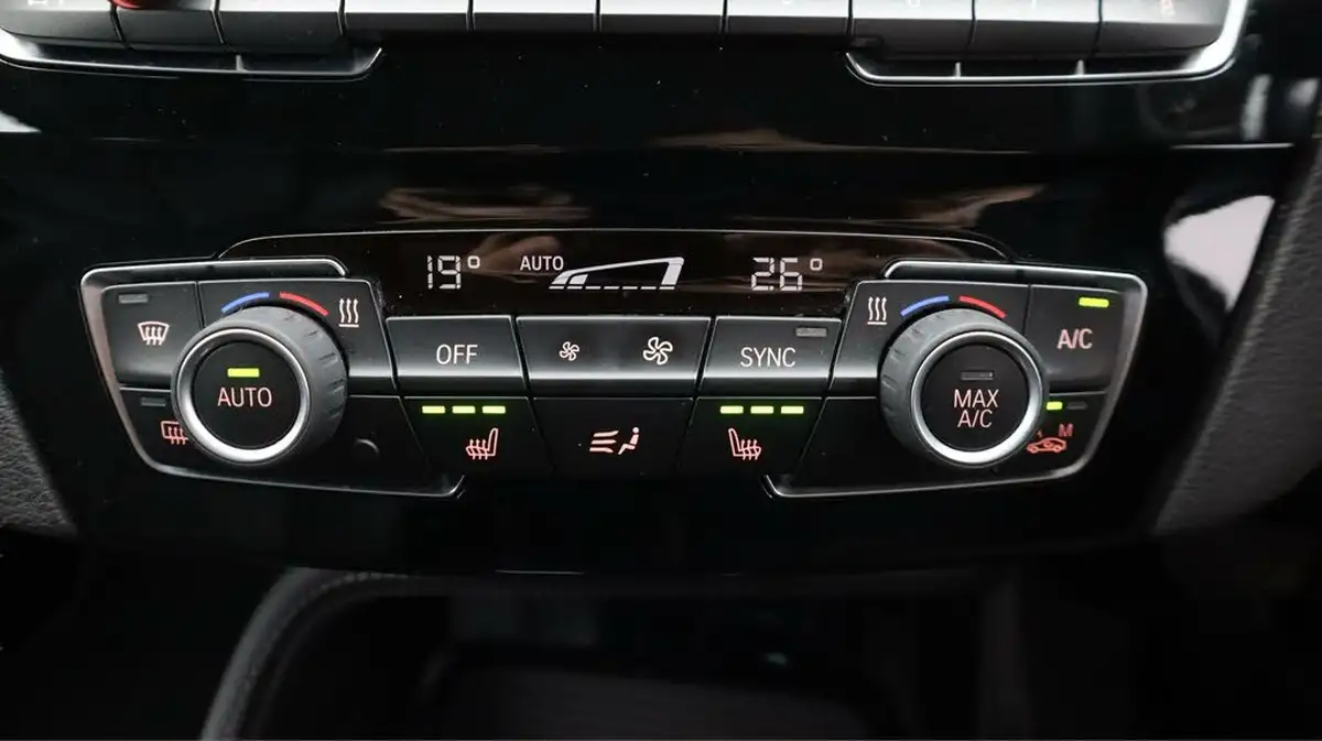 2022-bmw-x1-20-sdrive20i-xline-big-12