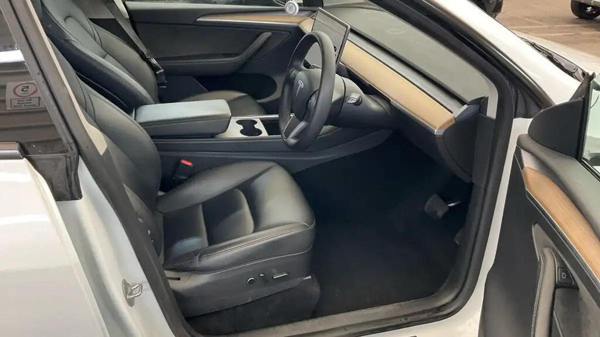 2022-tesla-model-y-e-long-range-big-2