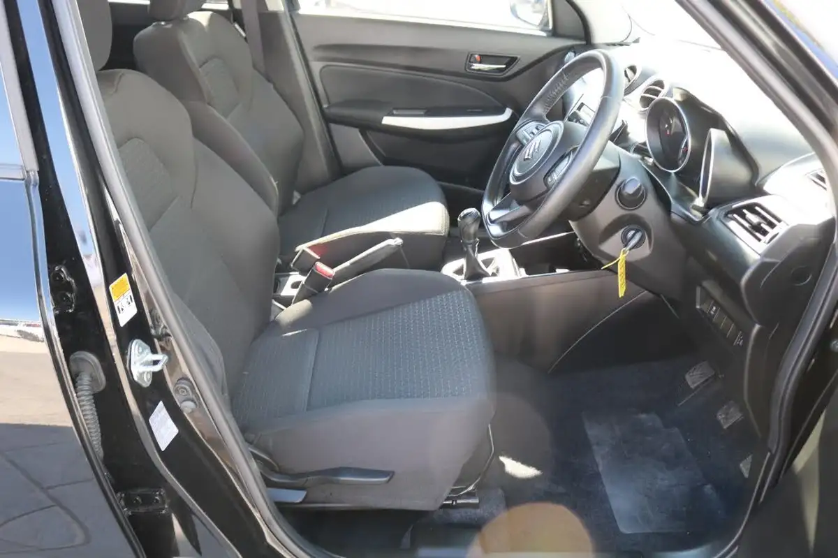 2017-suzuki-swift-10-boosterjet-sz-t-big-24