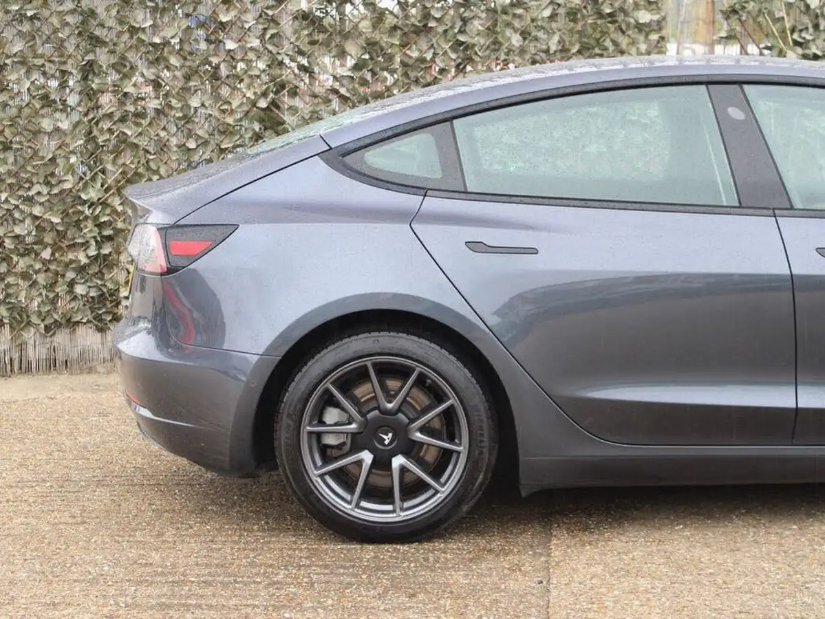 2021-tesla-model-3-e-long-range-4x4-big-17