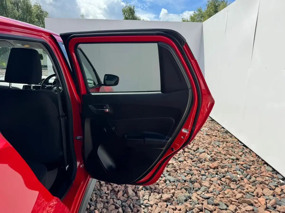 2019-suzuki-swift-12-dualjet-attitude-big-26