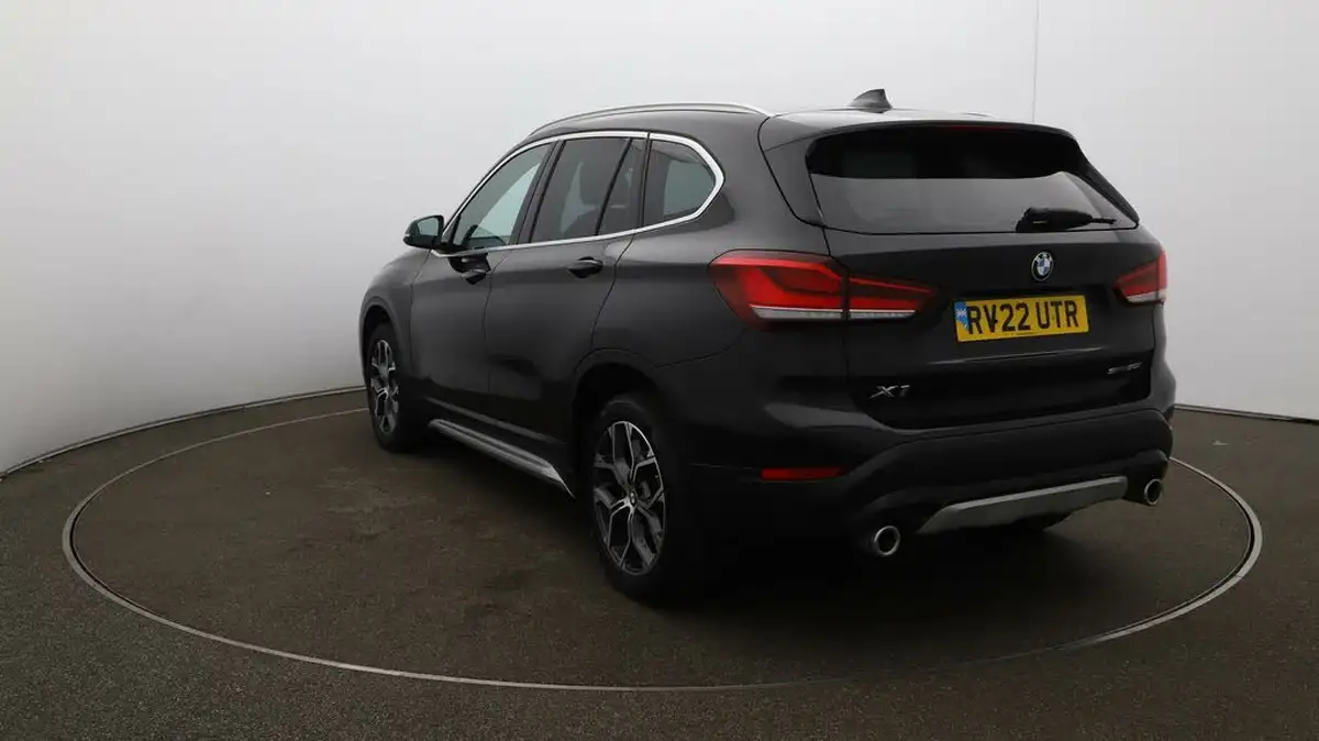 2022-bmw-x1-20-sdrive20i-xline-big-60