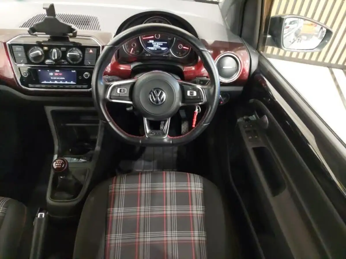 2019-volkswagen-up-10-gti-3d-big-6