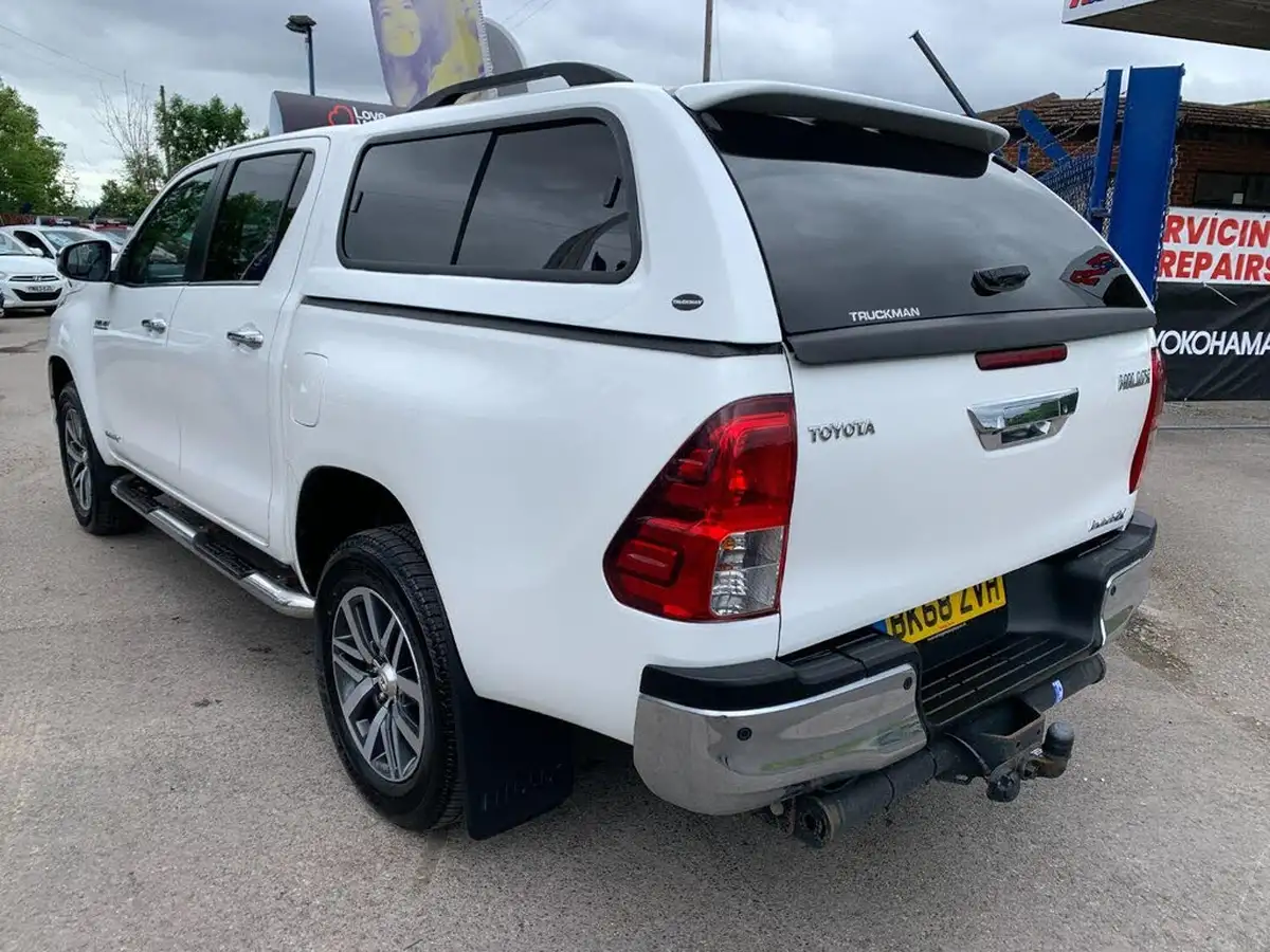 2018-toyota-hi-lux-24d-4d-invincible-at35-32t-auto-big-4