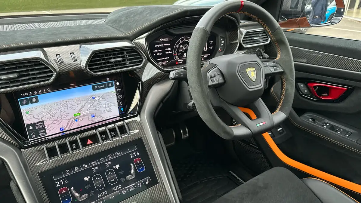 2023-lamborghini-urus-40-no-trim-big-12