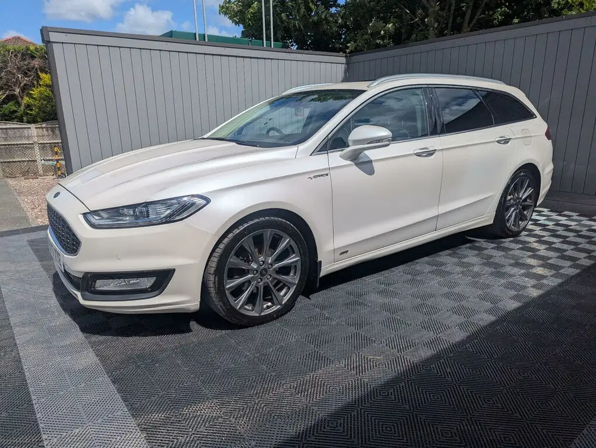 2017-ford-mondeo-20t-vignale-estate-5d-big-8