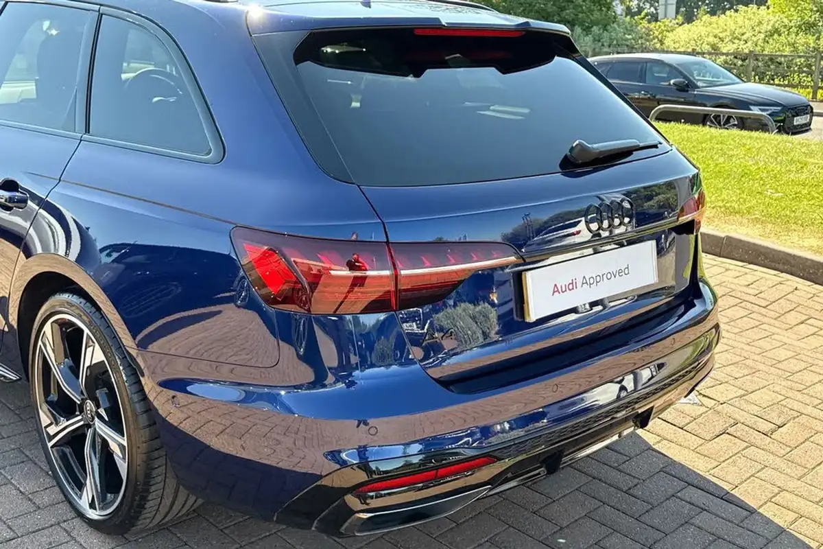 2024-audi-a4-avant-20-35-tdi-black-edition-big-7