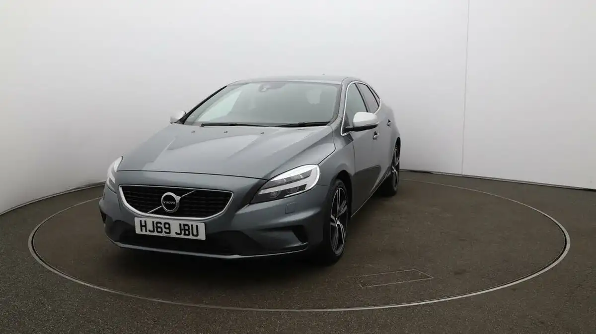 2019-volvo-v40-20-t2-r-design-edition-big-15