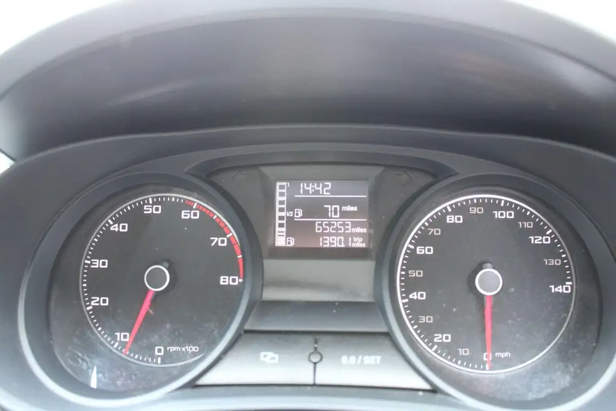 2015-seat-ibiza-14-toca-hatchback-5d-big-19