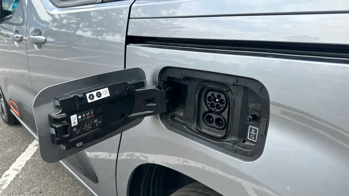2024-citroen-berlingo-e-flair-xtr-m-size-big-45