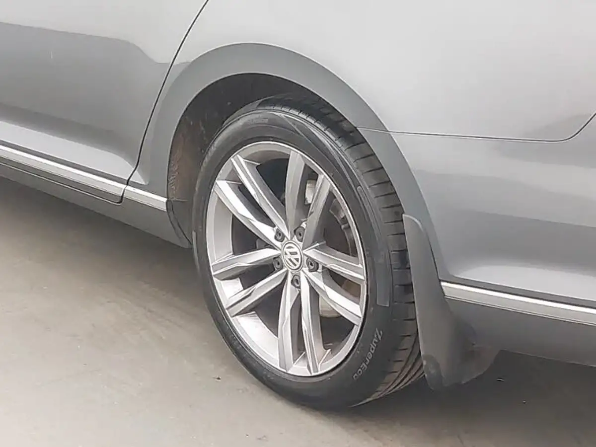 2017-volkswagen-passat-20tdi-gt-150ps-ss-estate-5d-dsg-big-8