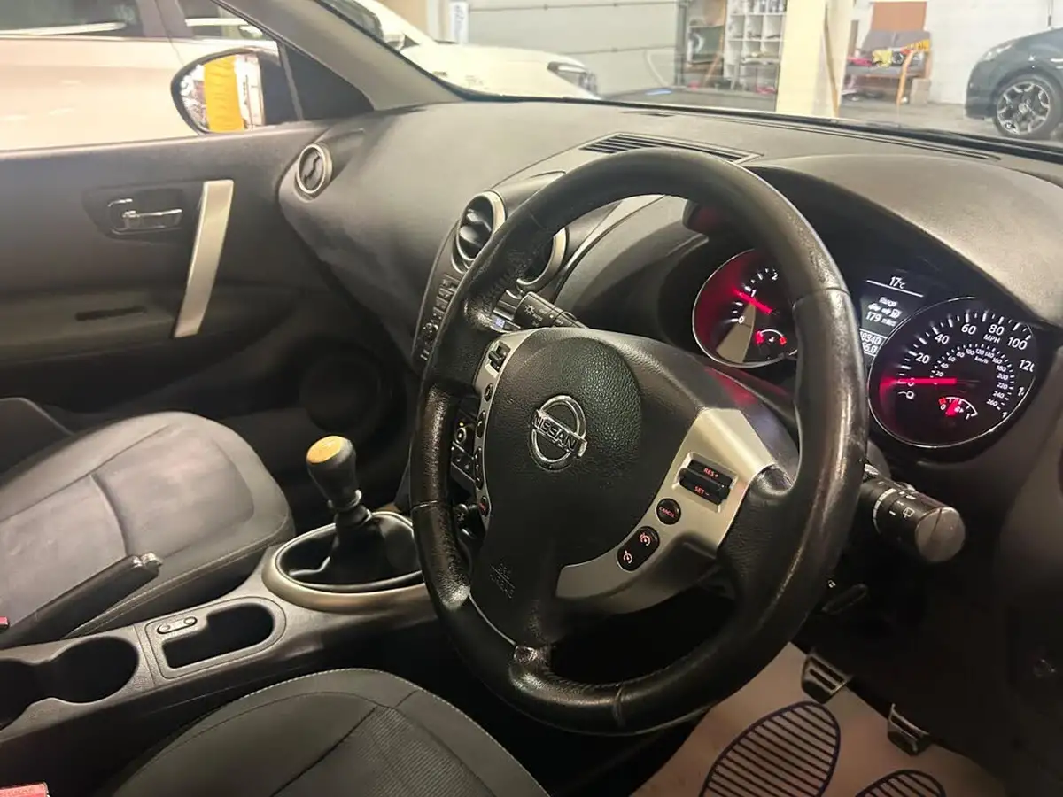 2011-nissan-qashqai2-15td-n-tec-big-17