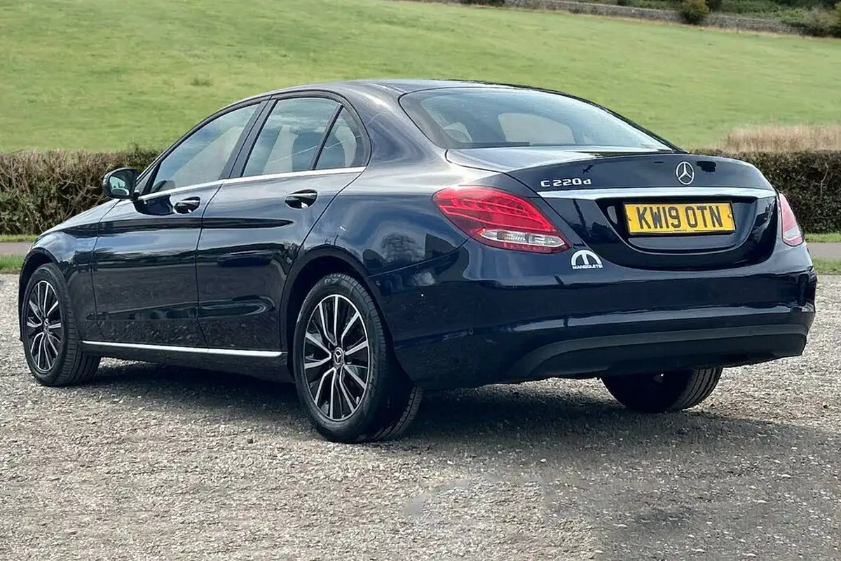 2019-mercedes-benz-c-class-20d-c220d-se-ss-saloon-4d-big-2