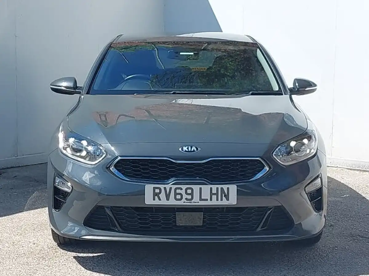 2019-kia-ceed-16crdi-3-hatchback-big-11