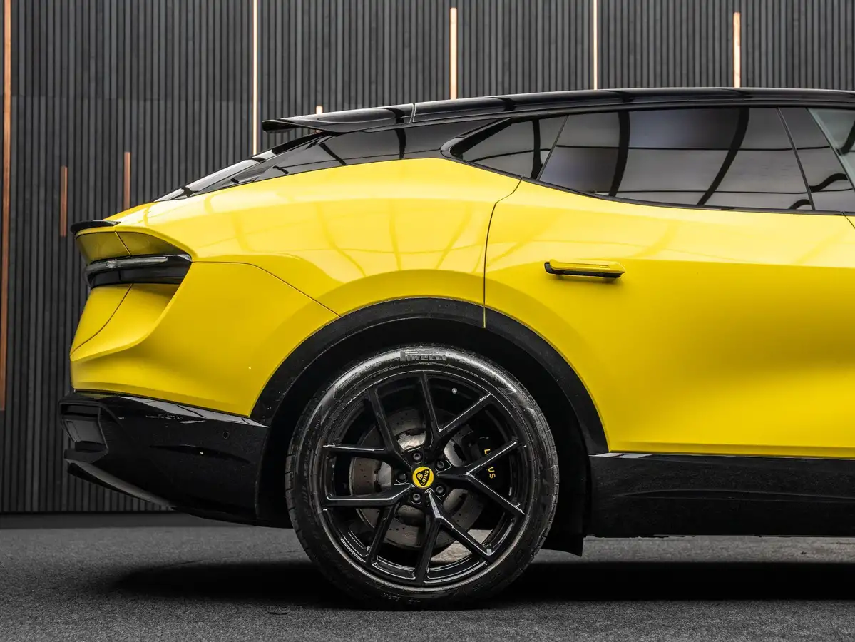 2023-lotus-eletre-e-r-big-16