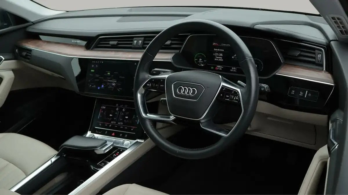 2019-audi-e-tron-55e-big-9
