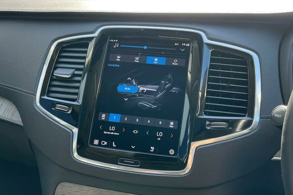 2022-volvo-xc90-20-b5-ultimate-big-40