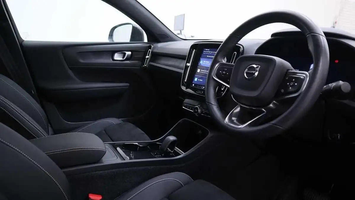 2022-volvo-c40-e-twin-recharge-pro-big-8