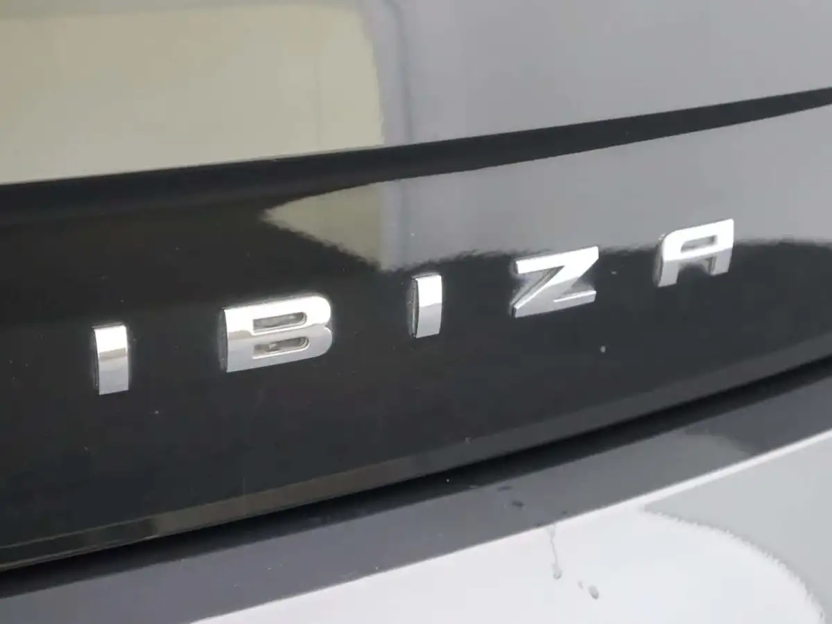 2017-seat-ibiza-14-ecotsi-fr-technology-hatchback-5d-big-61