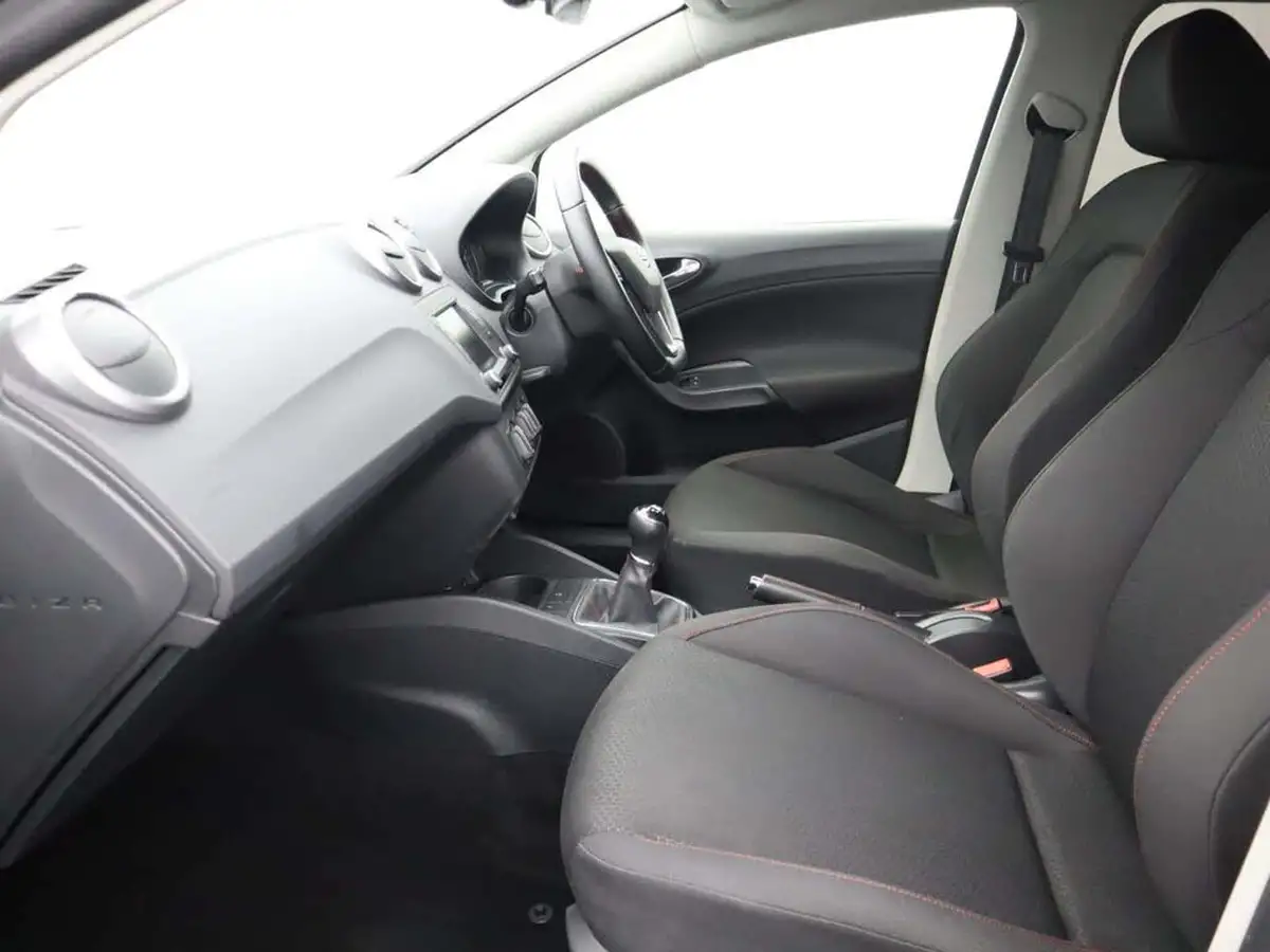 2017-seat-ibiza-14-ecotsi-fr-technology-hatchback-5d-big-37