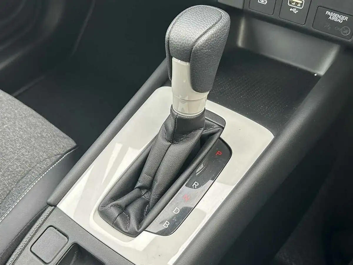 2023-honda-jazz-15-i-mmd-sr-big-34