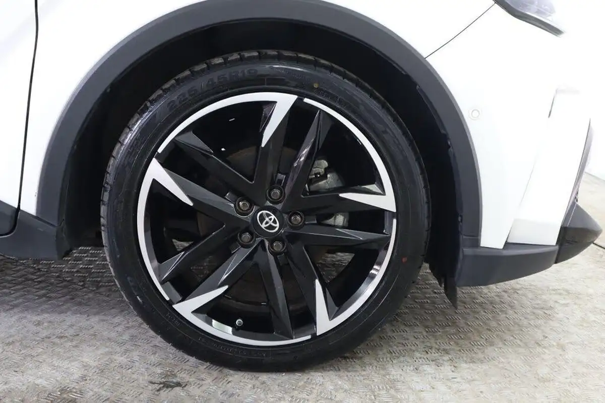 2022-toyota-c-hr-18-vvt-i-gr-sport-big-28