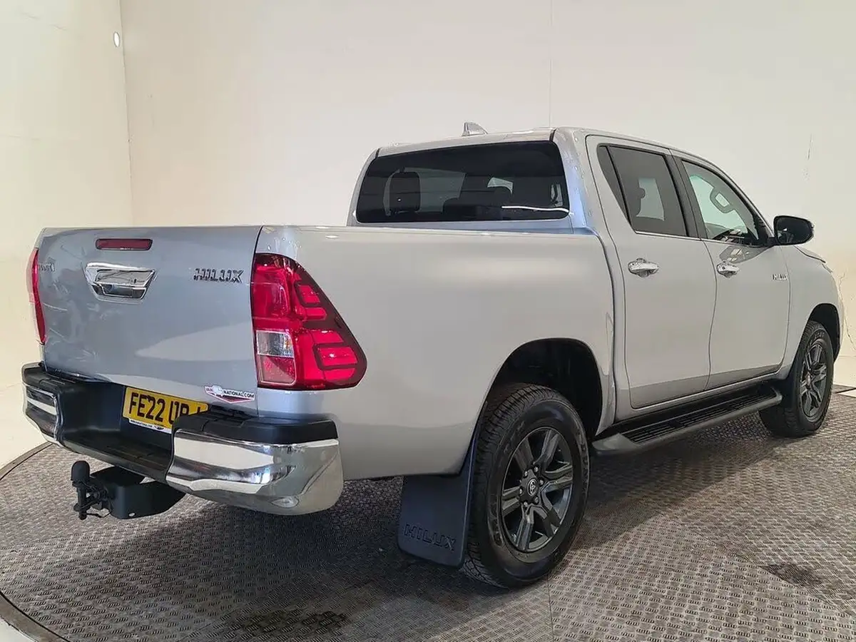 2022-toyota-hi-lux-24d-4d-icon-150hpeu6d-auto-big-17