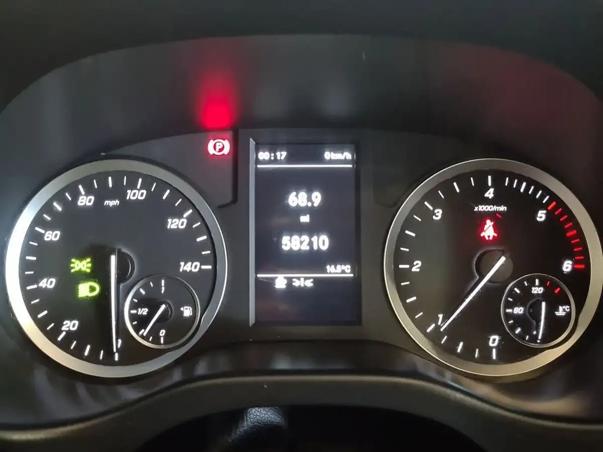 2021-mercedes-benz-vito-18-cdi-114-progressive-l2-panel-big-19