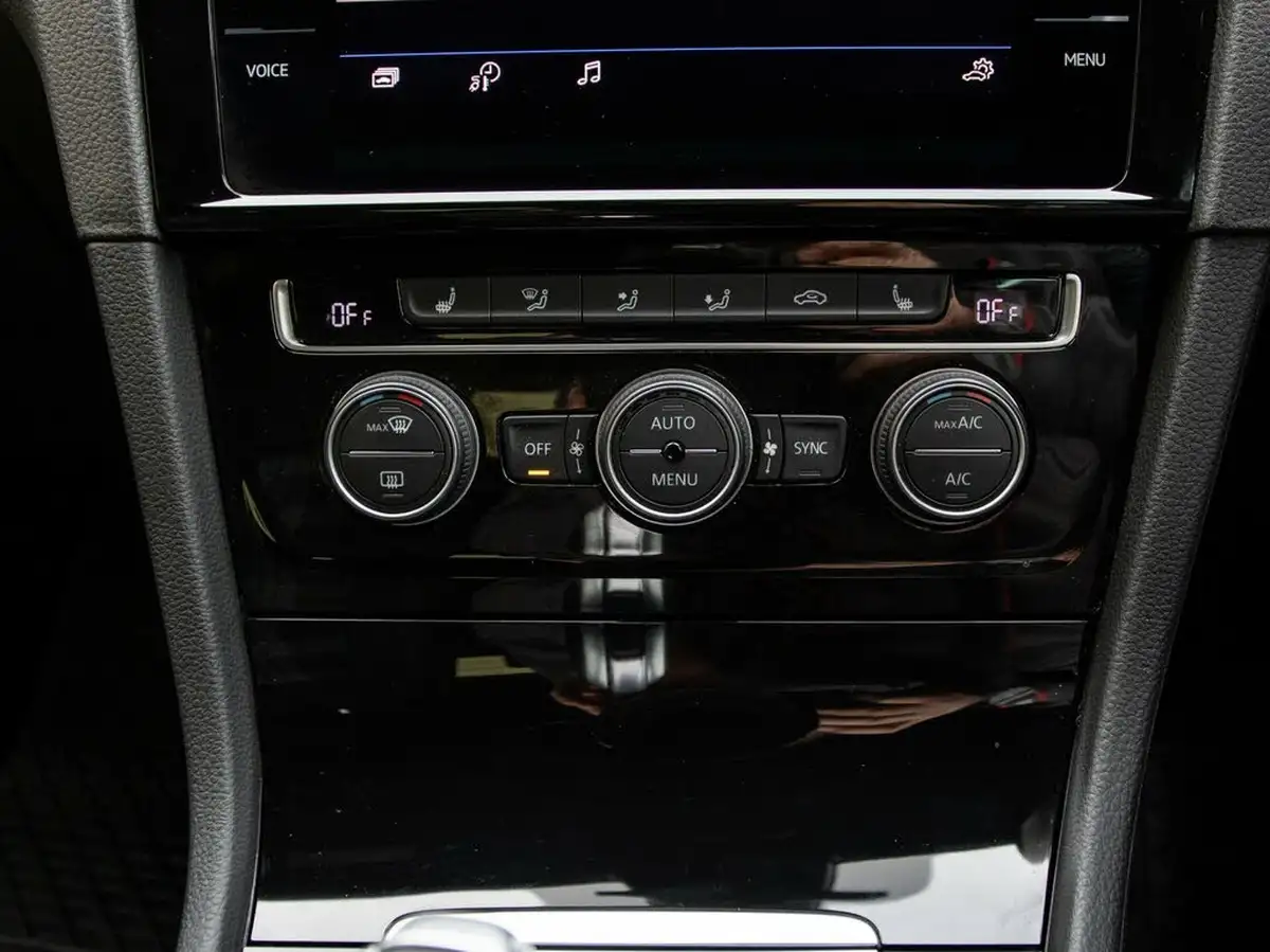 2020-volkswagen-golf-14-tsi-gte-advance-big-31