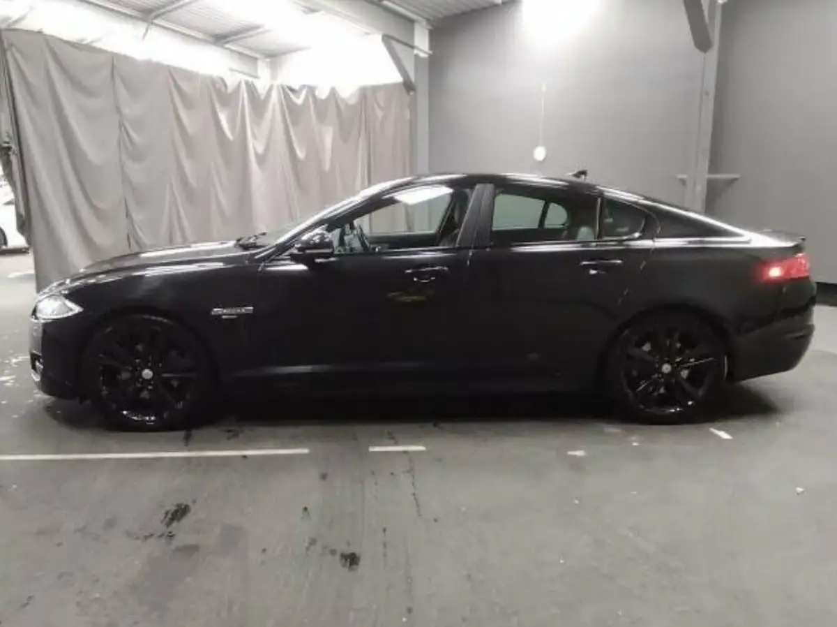2015-jaguar-xf-22td-r-sport-black-saloon-4d-big-4