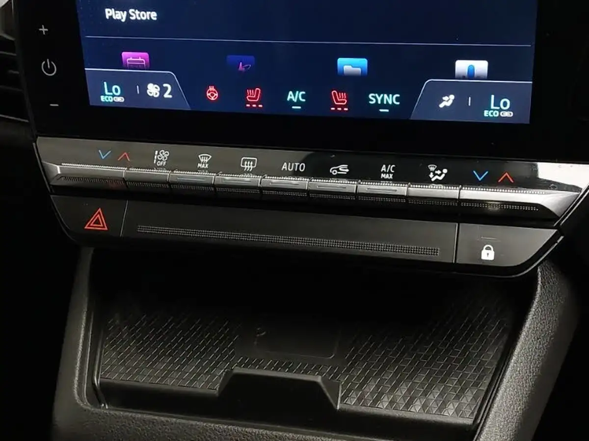 2023-renault-megane-e-tech-e-iconic-big-16