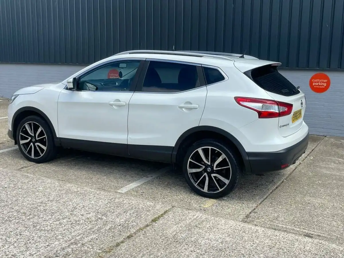 2016-nissan-qashqai-15dci-tekna-big-73