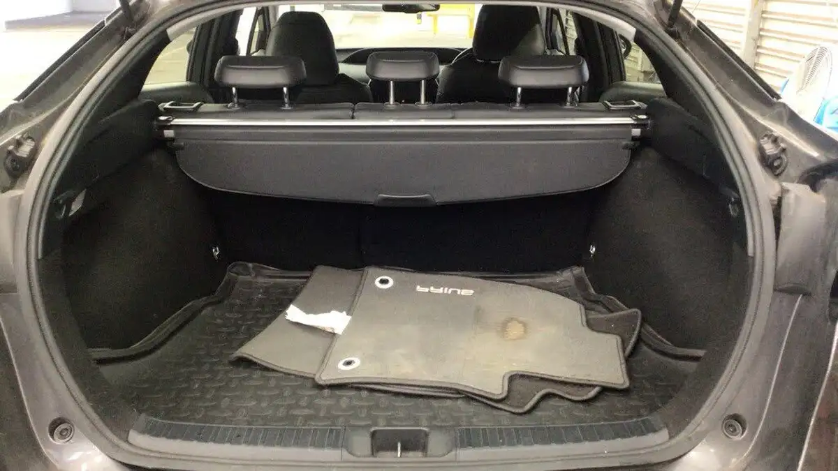 2019-toyota-prius-18-vvt-i-excel-ss-cvt-big-15