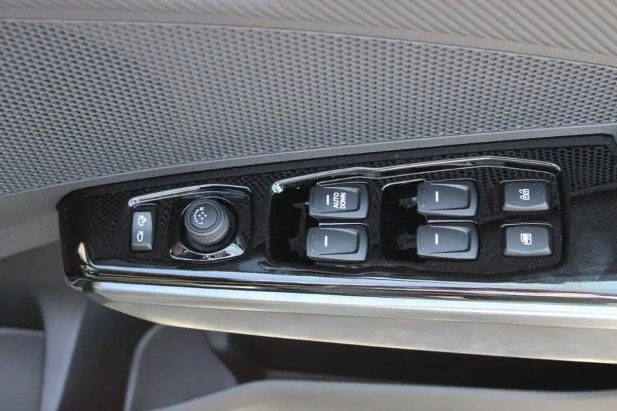 2025-kgm-ssangyong-tivoli-15-k40-auto-big-20