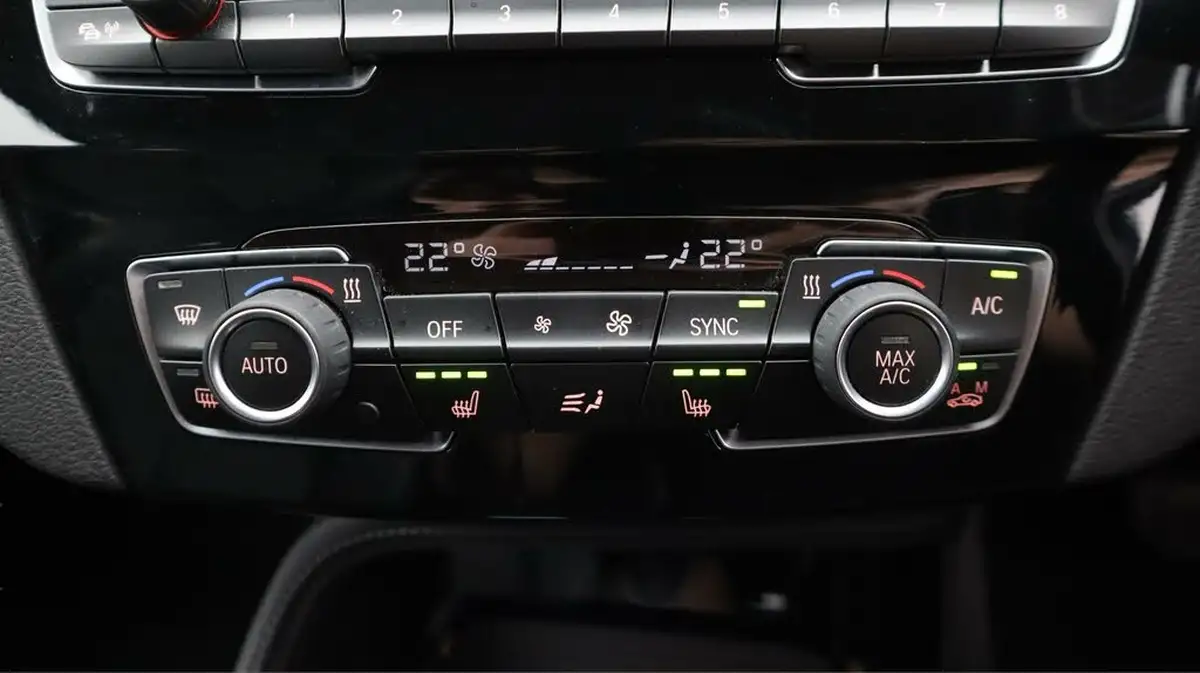 2022-bmw-x1-20-sdrive20i-xline-big-12