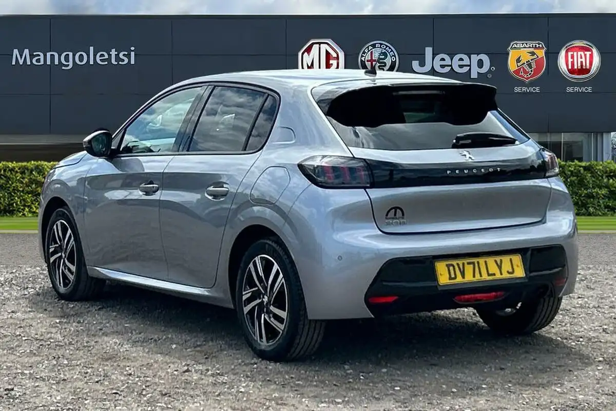 2021-peugeot-208-12-puretech-allure-premium-100bhp-eat8-big-2