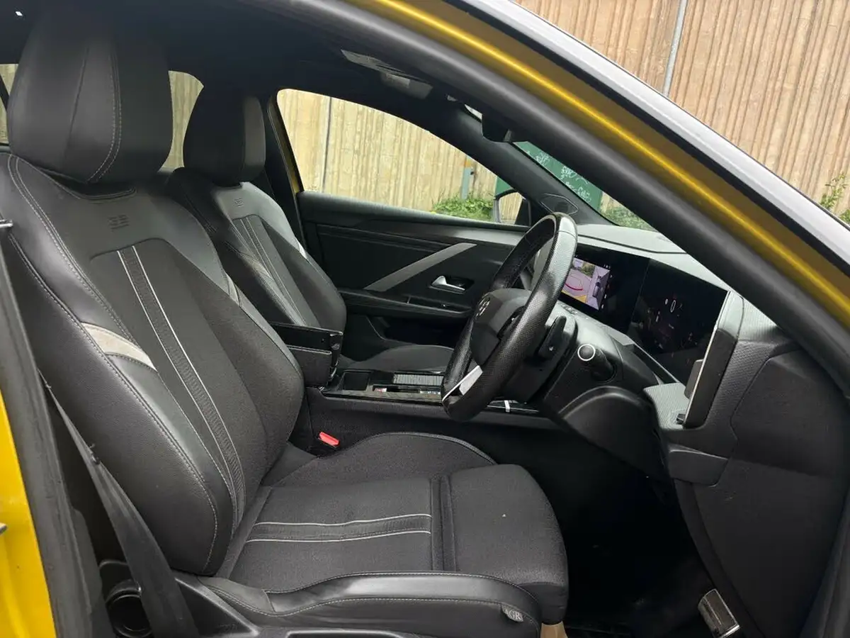 2023-vauxhall-astra-12-turbo-gs-hatchback-auto-big-10