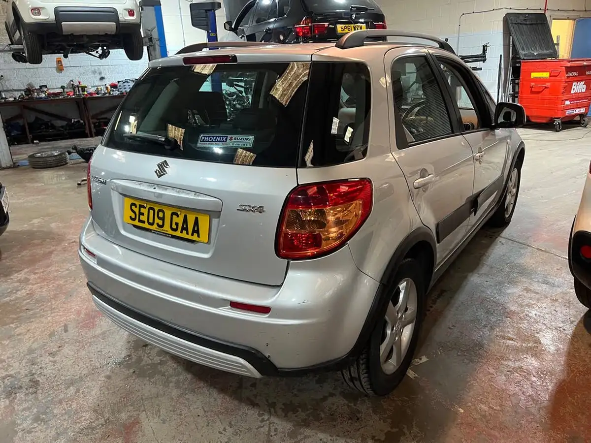 2009-suzuki-sx4-16-glx-big-4