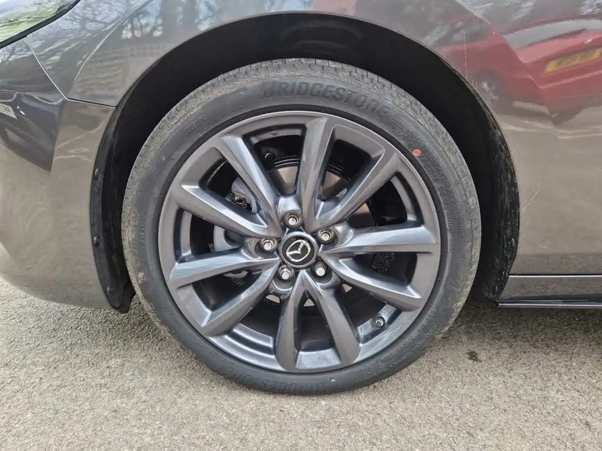 2025-mazda-mazda3-25-e-skyactiv-g-exclusive-line-big-15